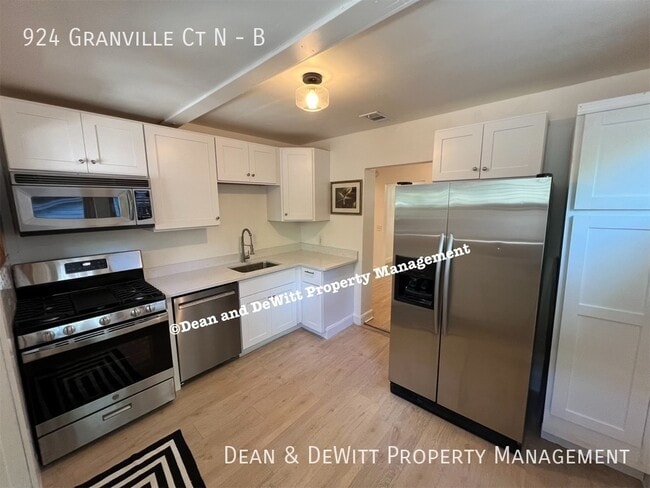 Building Photo - Historic Uptown - 2/1 Duplex - For Rent