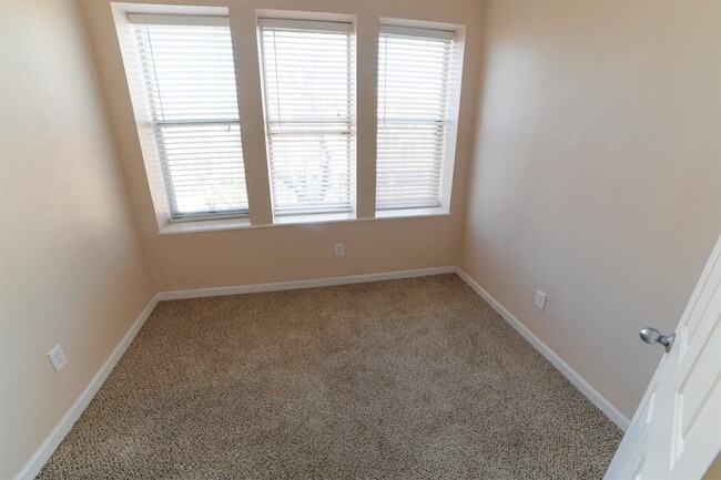 Building Photo - 5578 Pershing Ave