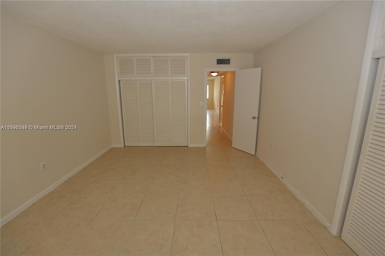 Primary Photo - 1120 102nd St