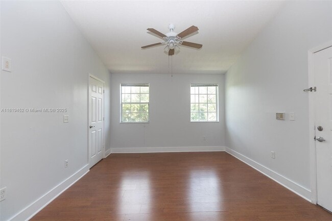 Foto del edificio - 18308 NW 68th Ave