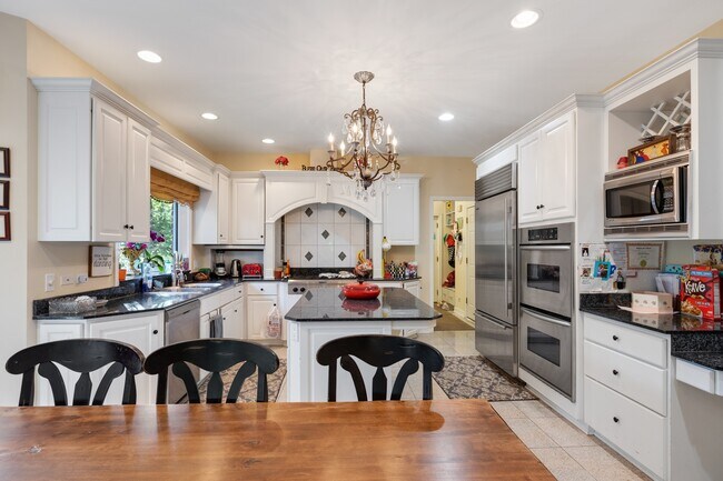 Building Photo - 9336 Falling Waters Dr W