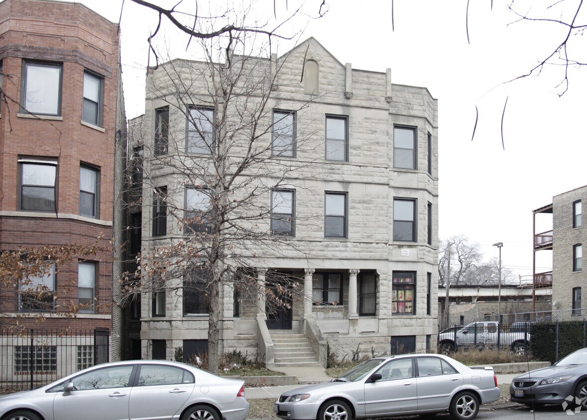Building Photo - 4016 N Kenmore