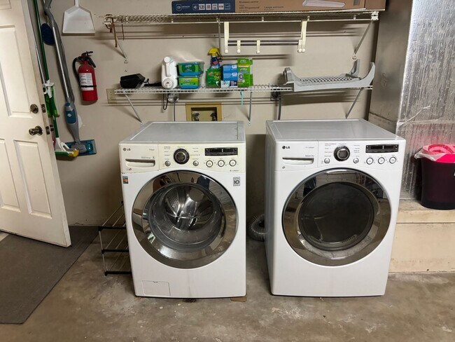 Foto del edificio - AVAILABLE FALL 2026!!! BEAUTIFUL 3 BEDROOM HOME