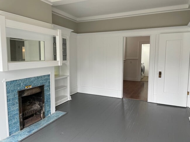 Building Photo - 323 FRE