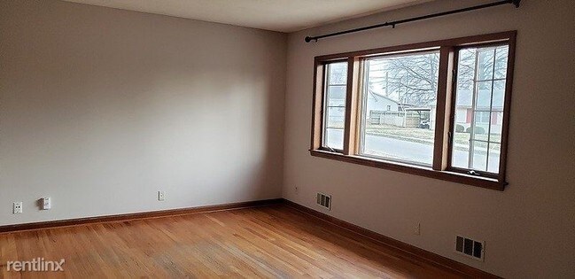 Building Photo - 3 br, 1 bath House - 11418 East 59th Street