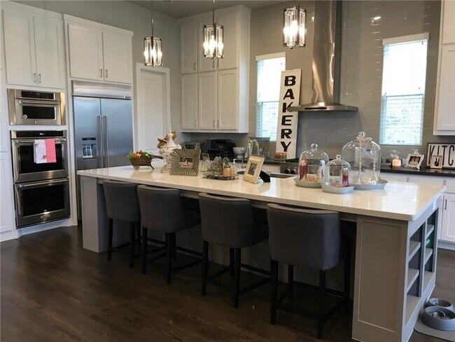 Building Photo - 6913 Golf Club Dr