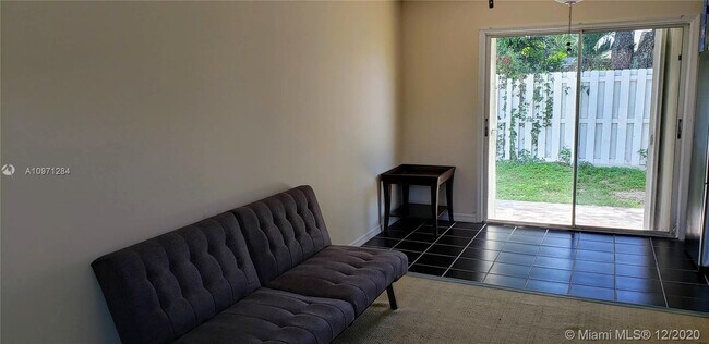 Foto del edificio - 854 SW 8th Pl