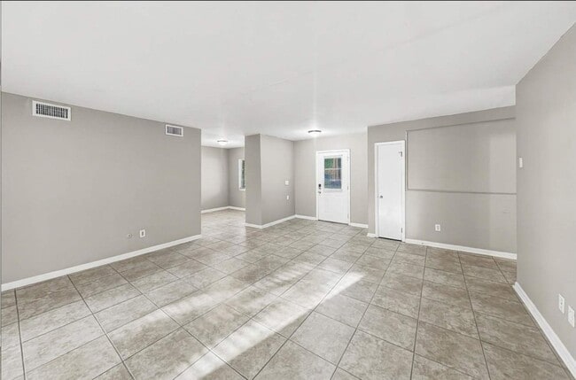 Building Photo - 12160 Croft Dr N