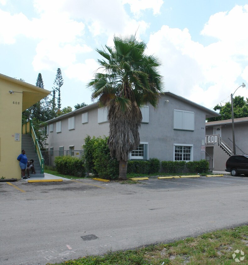 Foto del edificio - 616 SW 16th Ave
