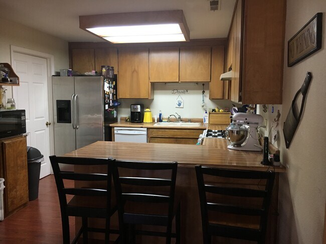 Foto del edificio - 23218 Lone Pine Dr