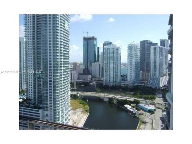 Foto del edificio - 185 SW 7th St