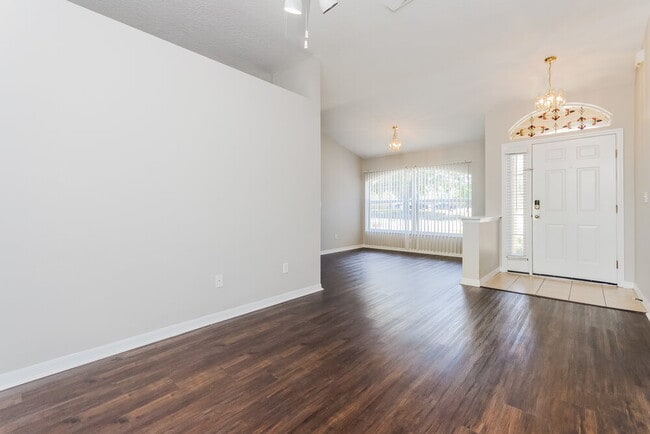 Building Photo - 640 Tranquility St