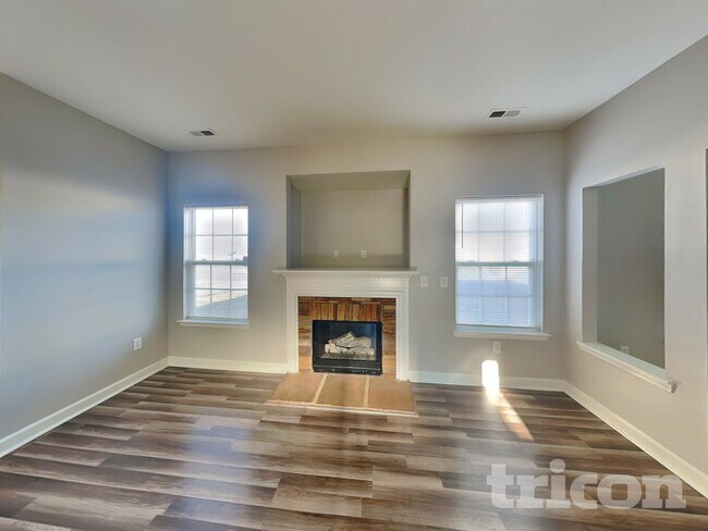 Foto del edificio - 8322 Knapp Ct