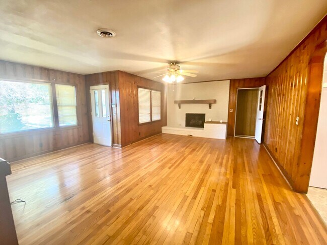 Foto del edificio - Jacksonville Farmhouse for Rent!