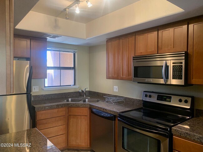 Foto del edificio - 6651 N Campbell Ave