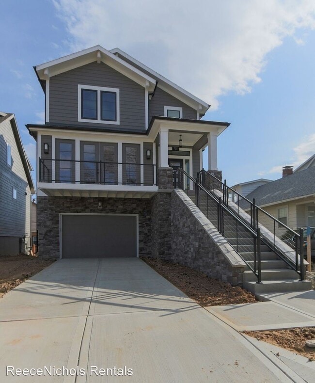 Building Photo - 3 br, 2.5 bath House - 725 W. 44th Terrace