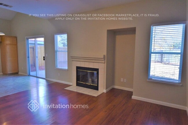 Foto del edificio - 5043 Comanche Way