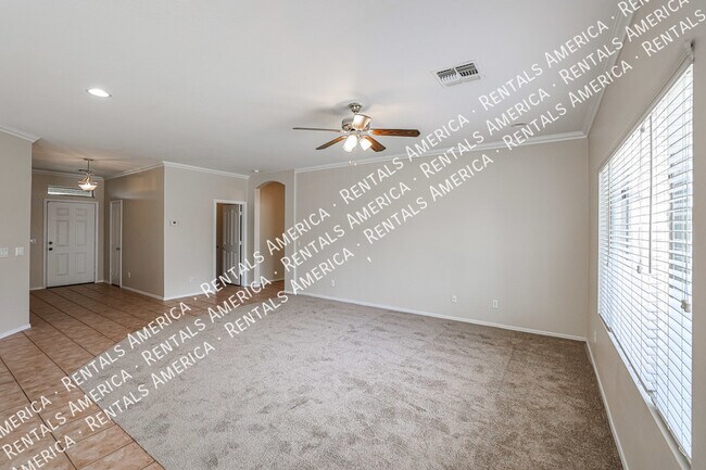 Foto del edificio - 3 Bedroom 2 bath in Surprise
