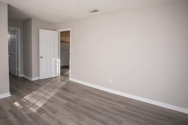 Foto del edificio - 309 W Marigny Cir