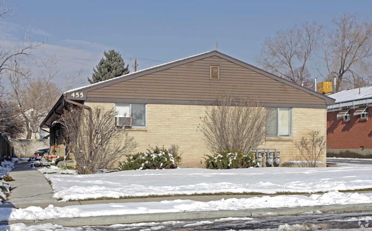 Building Photo - 455 E Warnock Ave