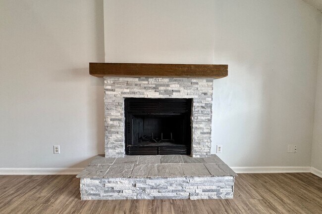 Building Photo - AVAILABLE DECEMBER! (Pet Friendly)