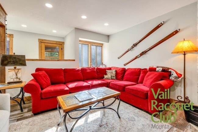 Building Photo - Annual Lease - 3BR, 3BA 3-level Townhome w...