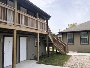 Building Photo - 706 Harris Ave