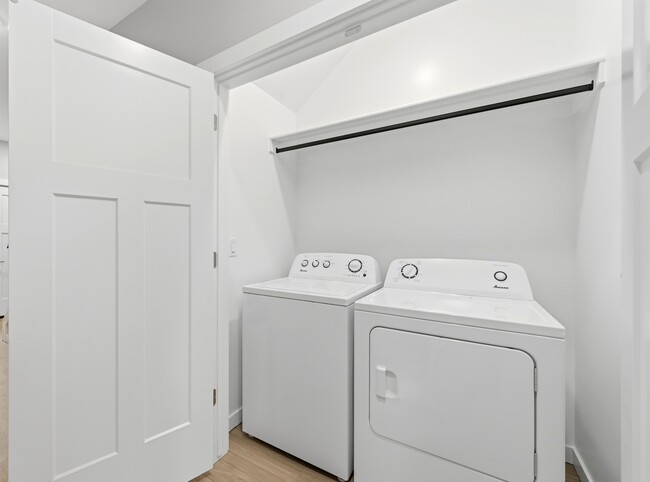 Building Photo - Equinox on Lincoln