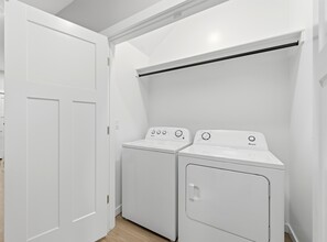 Building Photo - Equinox on Lincoln