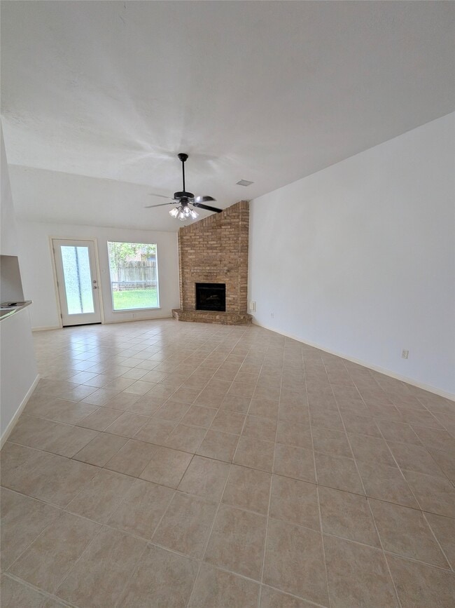 Foto del edificio - 3214 Kempwood Dr