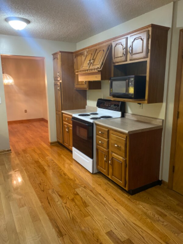 Foto del edificio - 5023 Lake Forest Dr