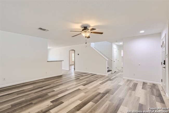 Foto del edificio - Beautifully Revovated Home ~ Move-In Ready!