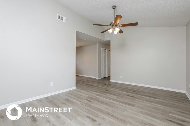 Foto del edificio - 5819 W Amelia St