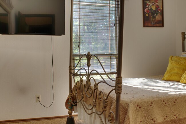 Foto del edificio - 7504 Meadow Lake Dr