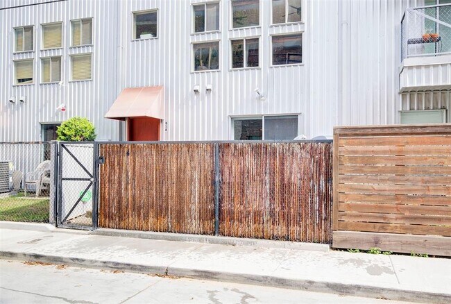 Building Photo - 918 Ruthven Street, Houston, TX 77019 - 2 ...