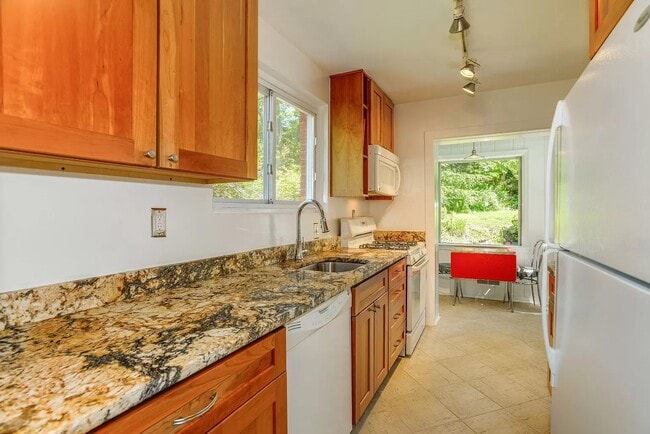Building Photo - 3317 Glenway Dr