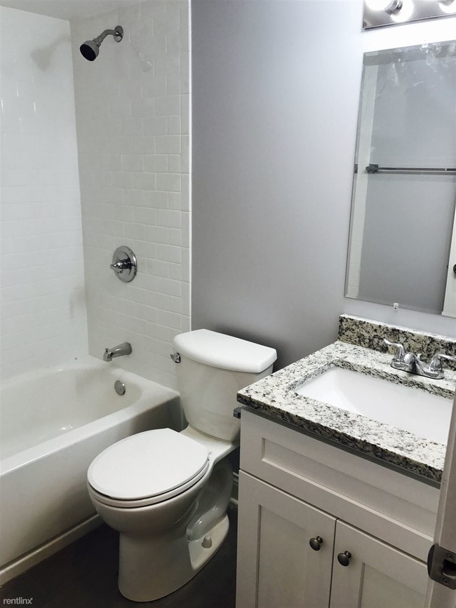 Building Photo - 1 br, 1 bath  - 500 S Clinton St Apt 745