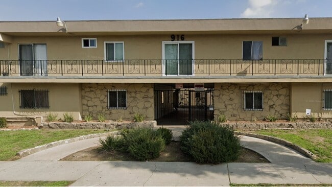Photo - 916 S Manhattan Pl Townhome