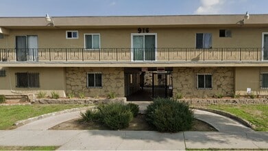 Building Photo - 916 S Manhattan Pl