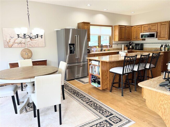 Foto del edificio - 682 Huntington Ct