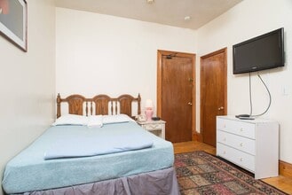 Building Photo - 46 Linden St