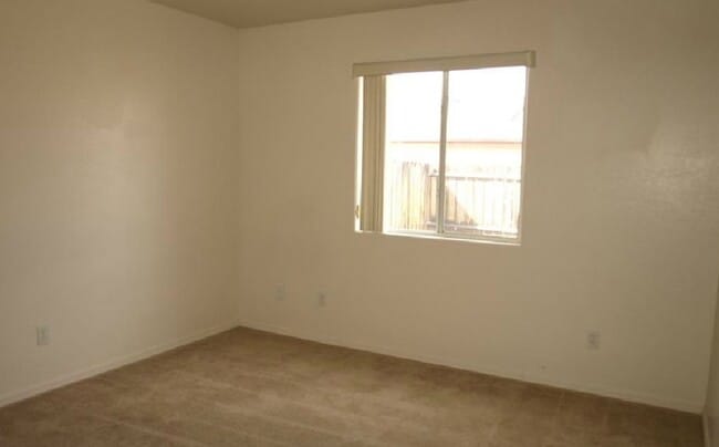 Foto del edificio - 8400 E Stevens Dr