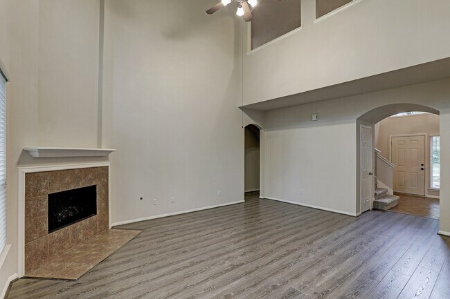 Building Photo - 18 Prairie Oak Dr