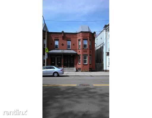 Building Photo - 904 E Broadway
