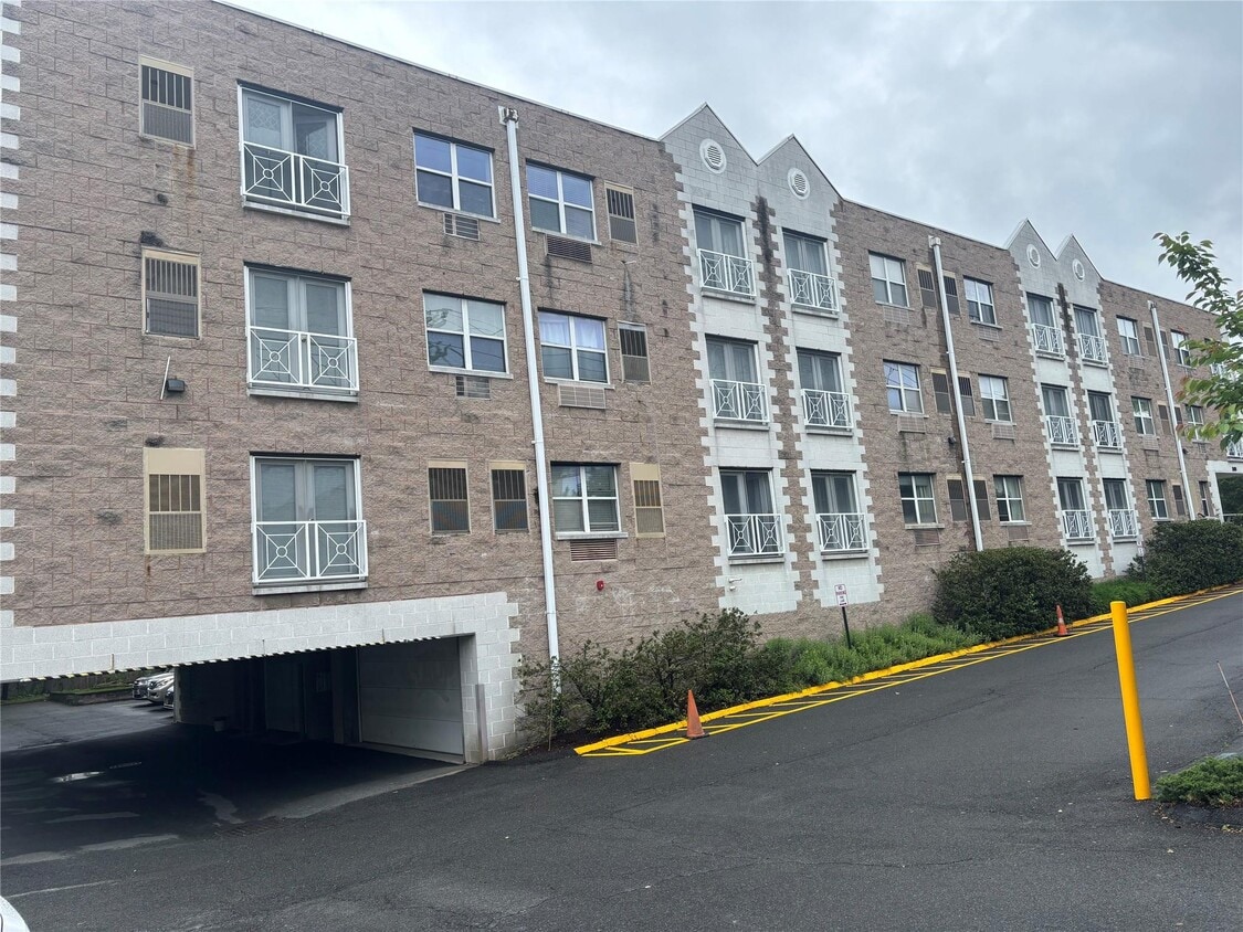 Primary Photo - 501 N Barry Ave
