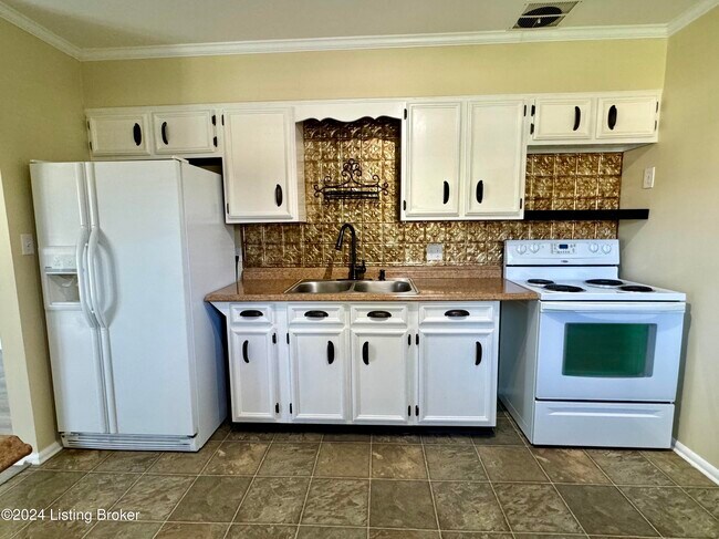 Foto del edificio - 6216 Hillcrest Ct