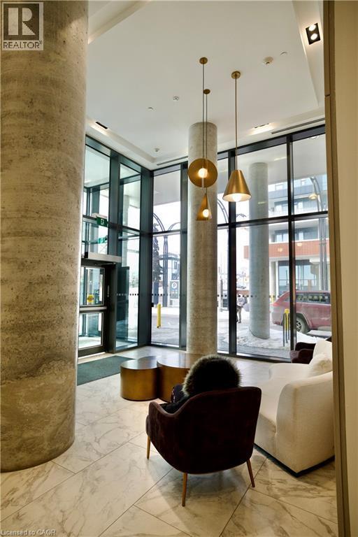 Building Photo - 15 Wellington St S