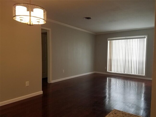Building Photo - 5643 Heron Dr