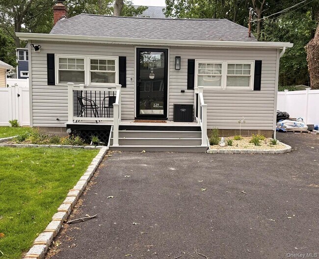 Foto del edificio - 129 Westbury Dr