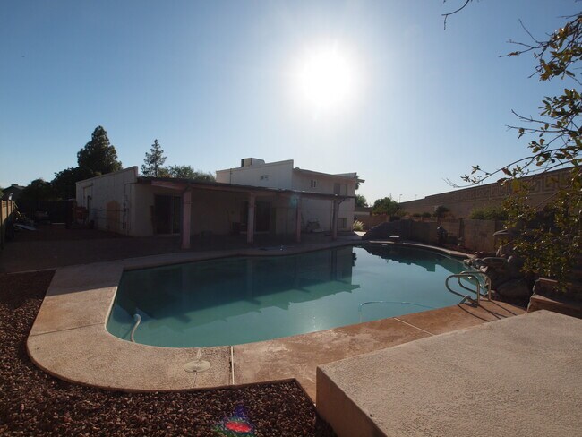 Building Photo - 4403 S Terrace Rd